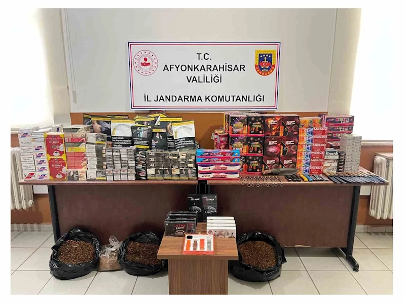 Sis bombası ve kaçak ürünler satan iş yerine jandarmadan baskın
