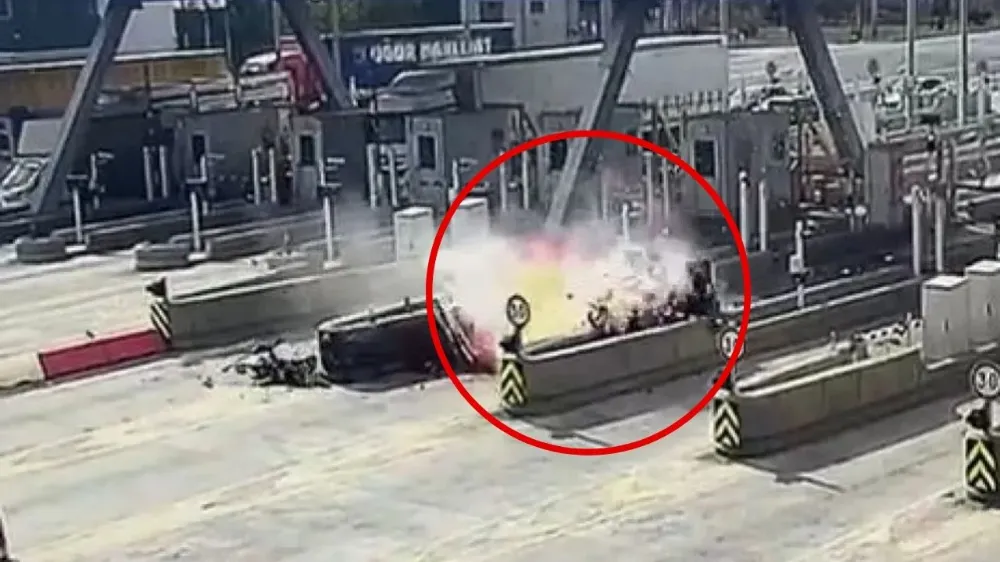 Kuzey Marmara Otoyol Gişesinde Feci Kaza 