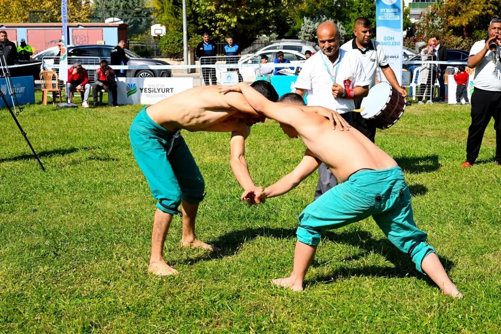 20. Uluslararası Turgut Özal Karakucak Güreşleri Görkemli Başladı