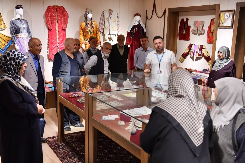 Yeşilyurt Belediyesi, Yaşlılar Gününde Büyüklerini Unutmadı!