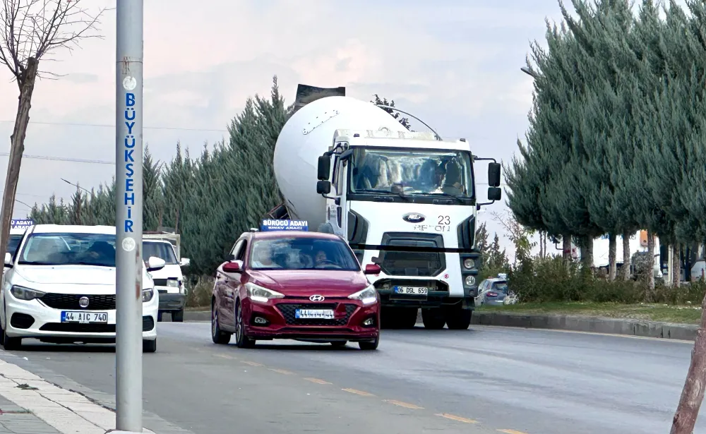 Şehir Mezarlığı Yolu Sürücü Adayları İçin Tehlike Alanına Döndü