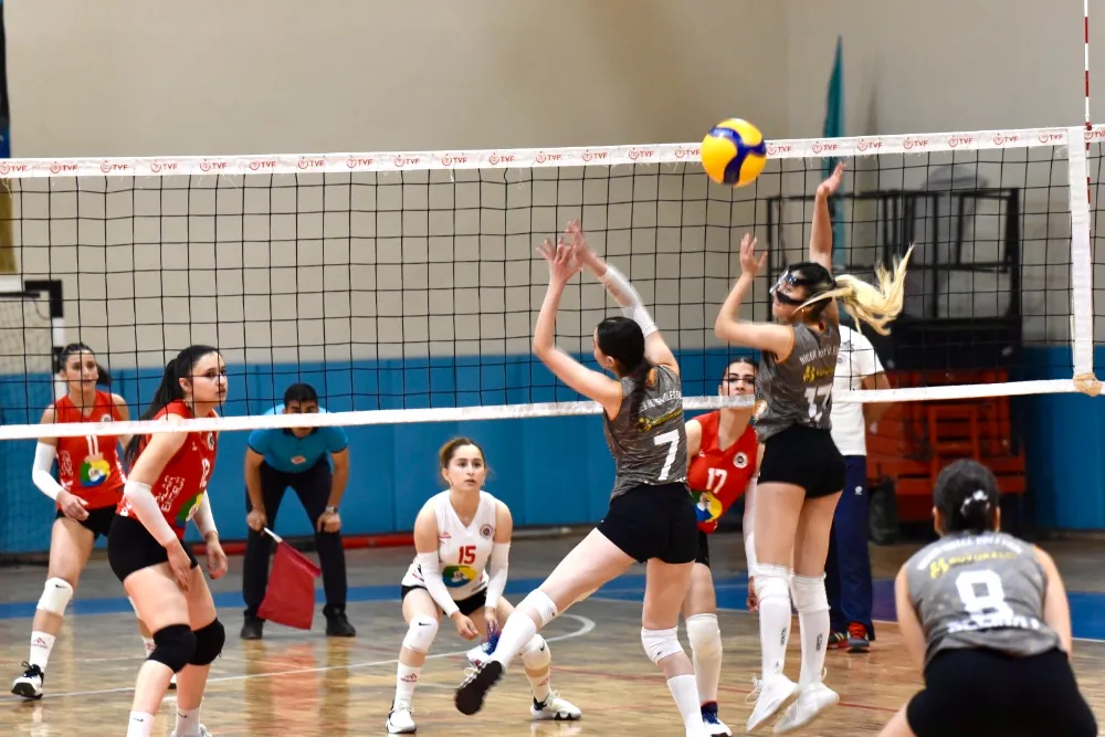 Voleybolda Malatya Takımları Haftayı Farklı Sonuçlarla Kapattı
