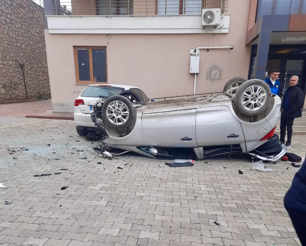 Geri Vites Yerine İleriye Alınca Otomobil Aşağıya Düştü