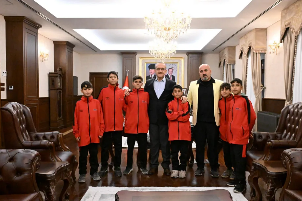 Milli Takıma Seçilen Hokeycilerden Vali Serdar Yavuz’a Ziyaret