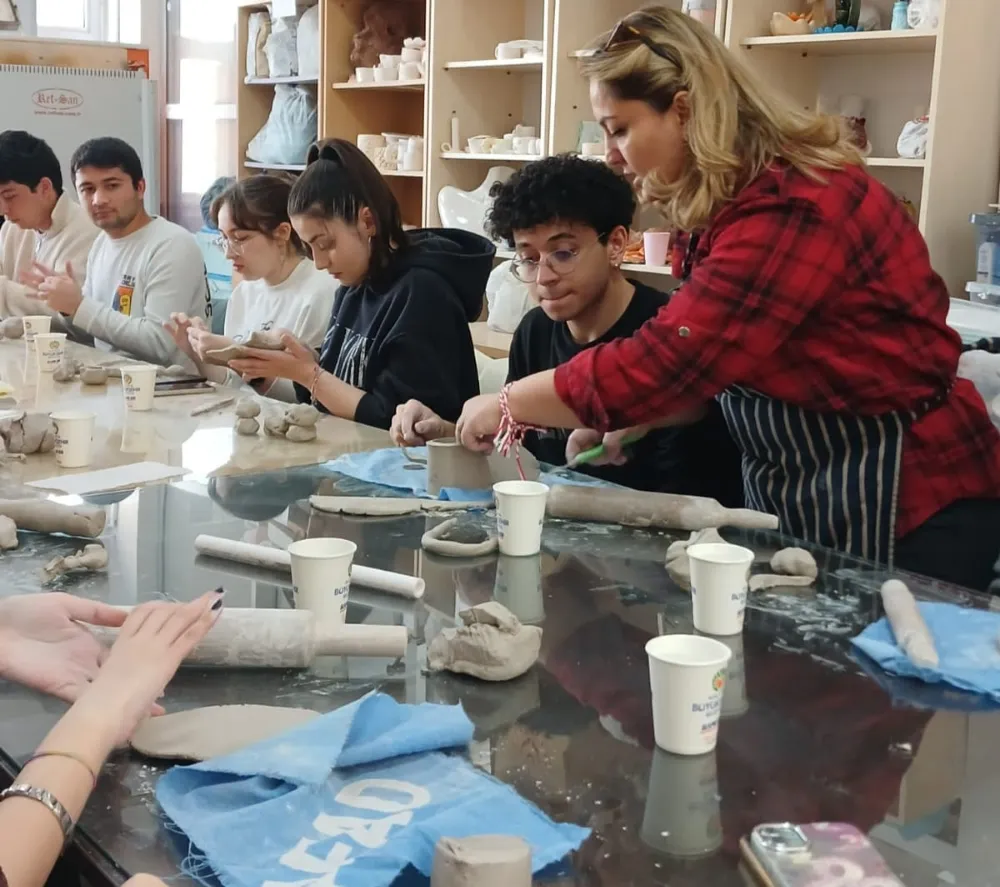 Genç Tıpçılar Büyükşehir Sanat Merkezi’nde Seramikle Buluştu