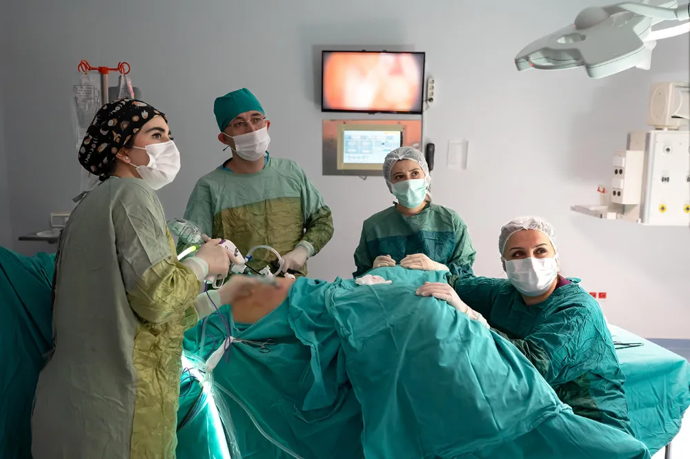 Karın Ağrısı Sandı Rahminden 7 Kilogramlık Tümör Çıktı
