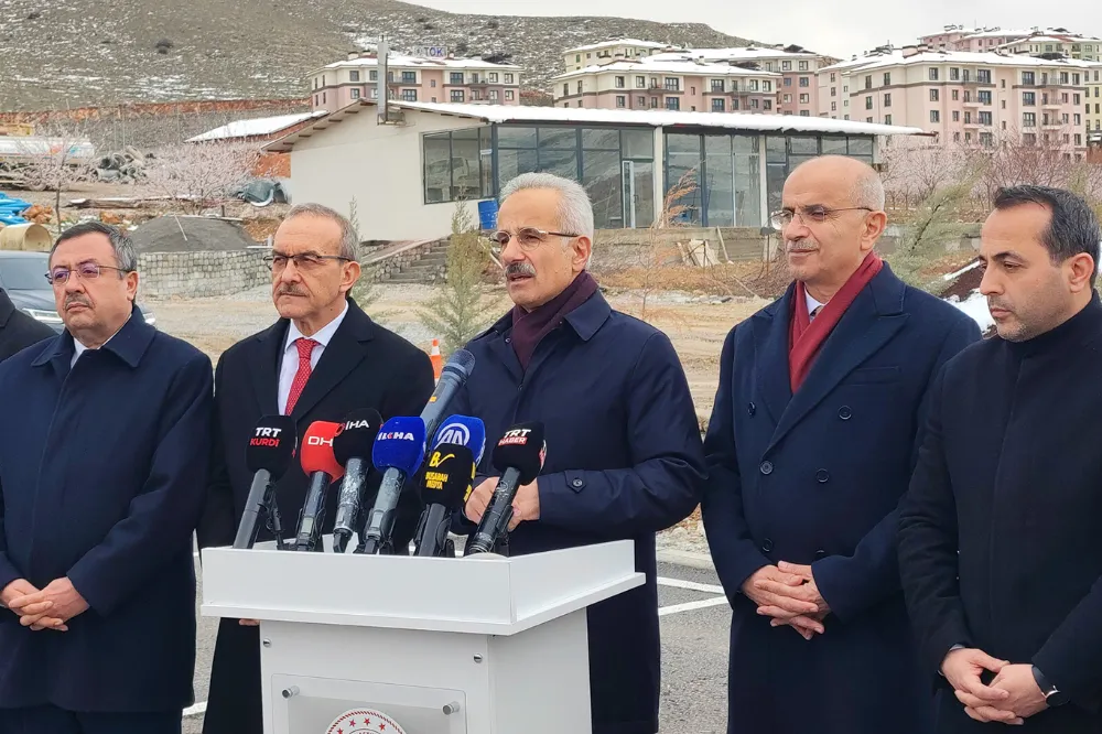  Deprem Bölgesinde Konut Ve Altyapı Çalışmaları Hızla Tamamlanıyor