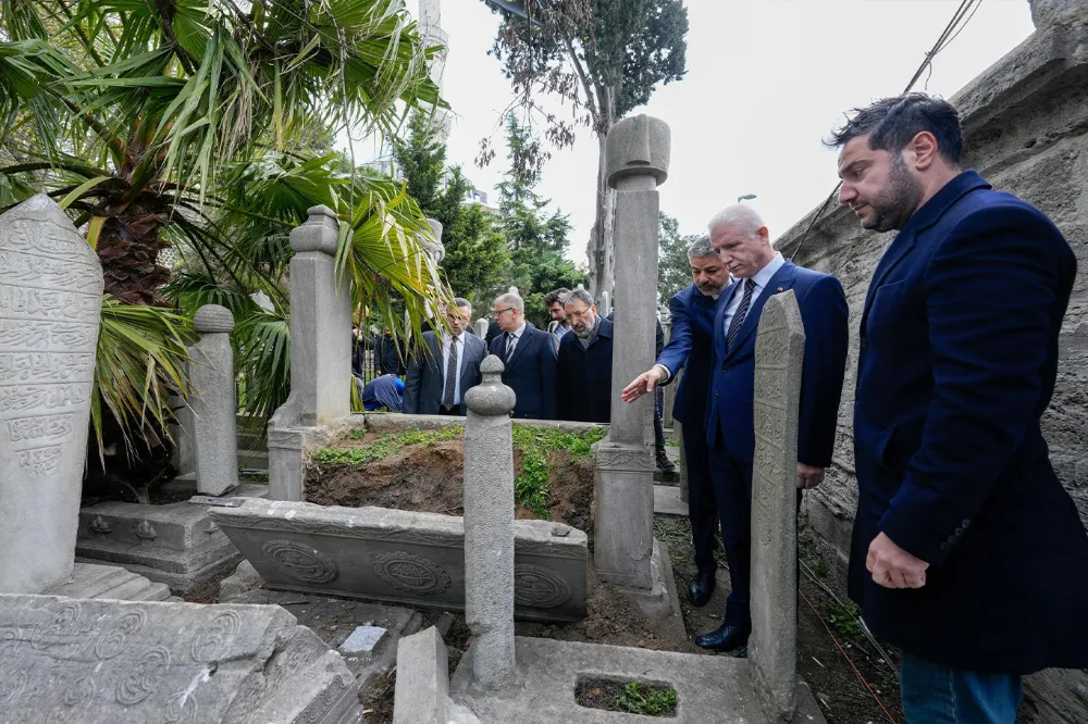 İstanbul Valisi Gül,  Zarar Gören Şehzadebaşı Camii