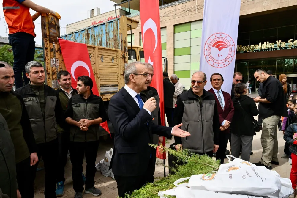 Vali Yavuz, Dünya Ormancılık Haftası Kapsamında Fidan Dağıtım Programına Katıldı