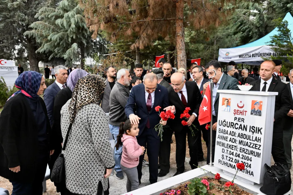 Vali Yavuz, Arefe Günü Şehitliğimizi Ziyaret Ederek Şehit Aileleriyle Bir Araya Geldi