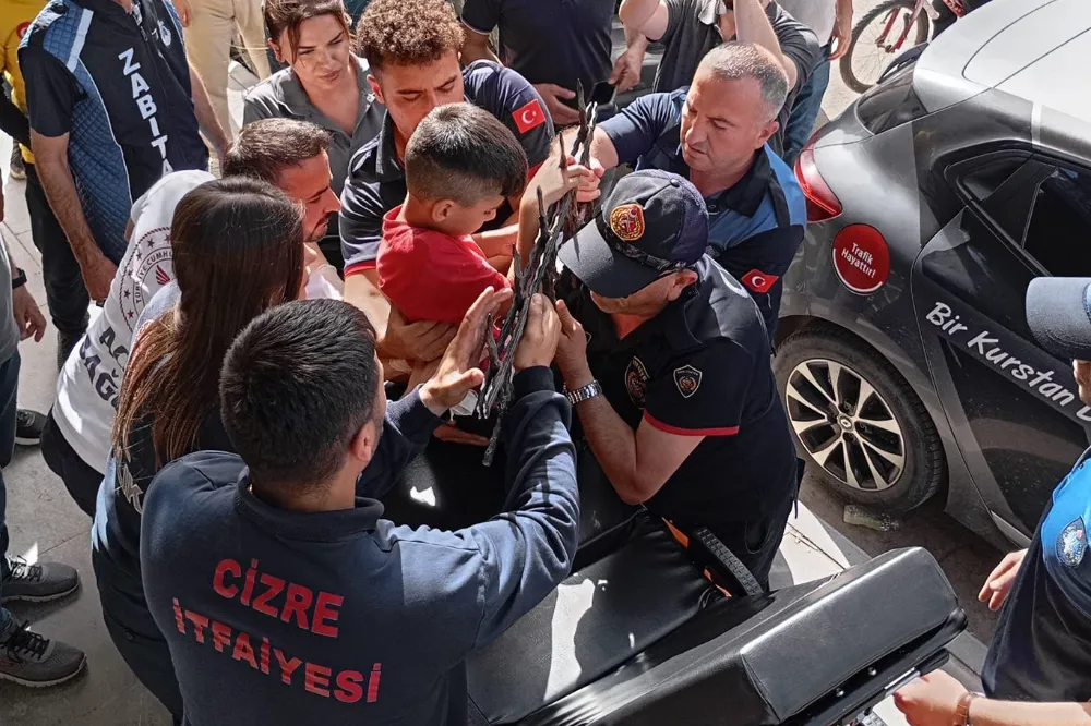 Ağaçtan Düşen Çocuk Korkuluğa Saplandı!