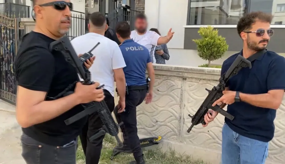 Aksaray’da Kaza Yeri Savaş Alanına Döndü: 2’si Silahla 8 Kişi Yaralandı