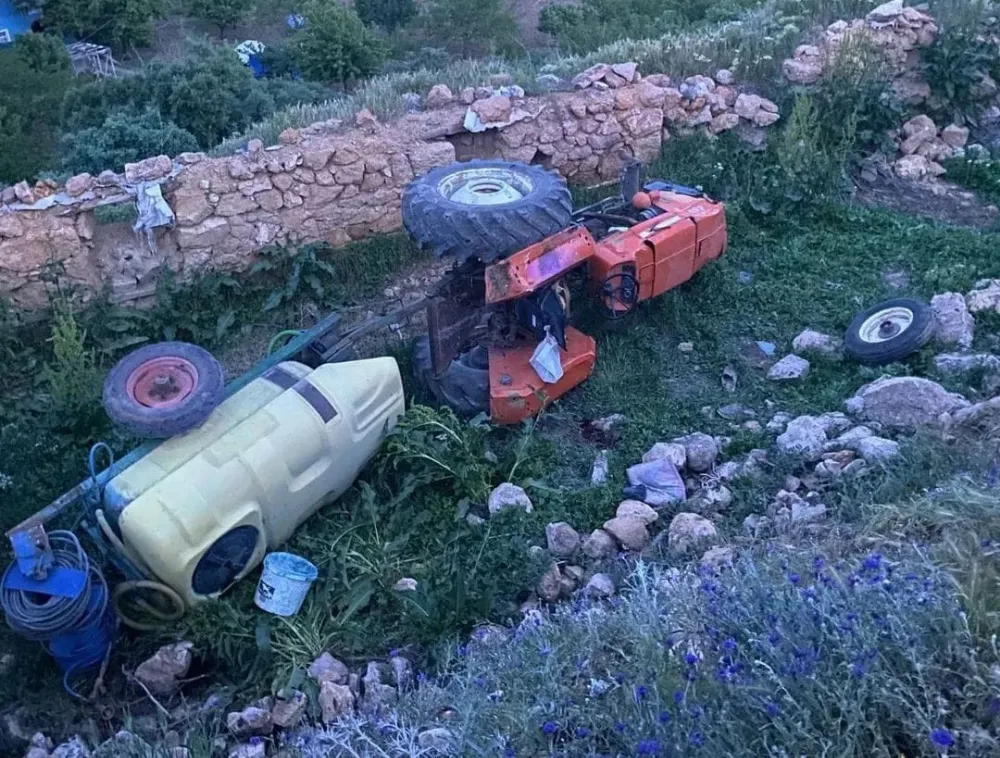 Devrilen Traktörün Sürücü Hayatını Kaybetti