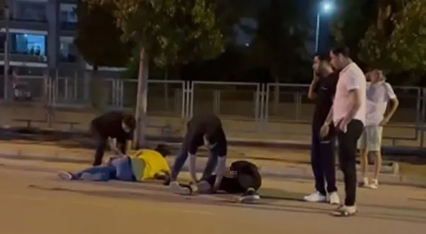 Kanlı Gece! Yolda Yürüyen Gençlere Kurşun Yağdırdılar
