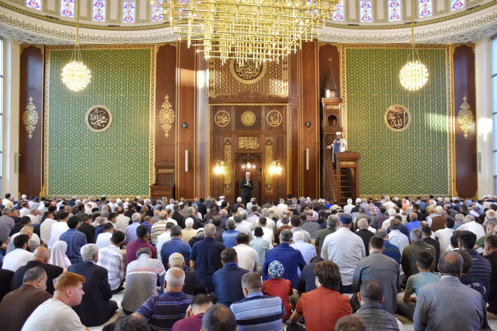 Malatya’da Vatandaşlar Bayram Namazı İçin Camilere Akın Etti