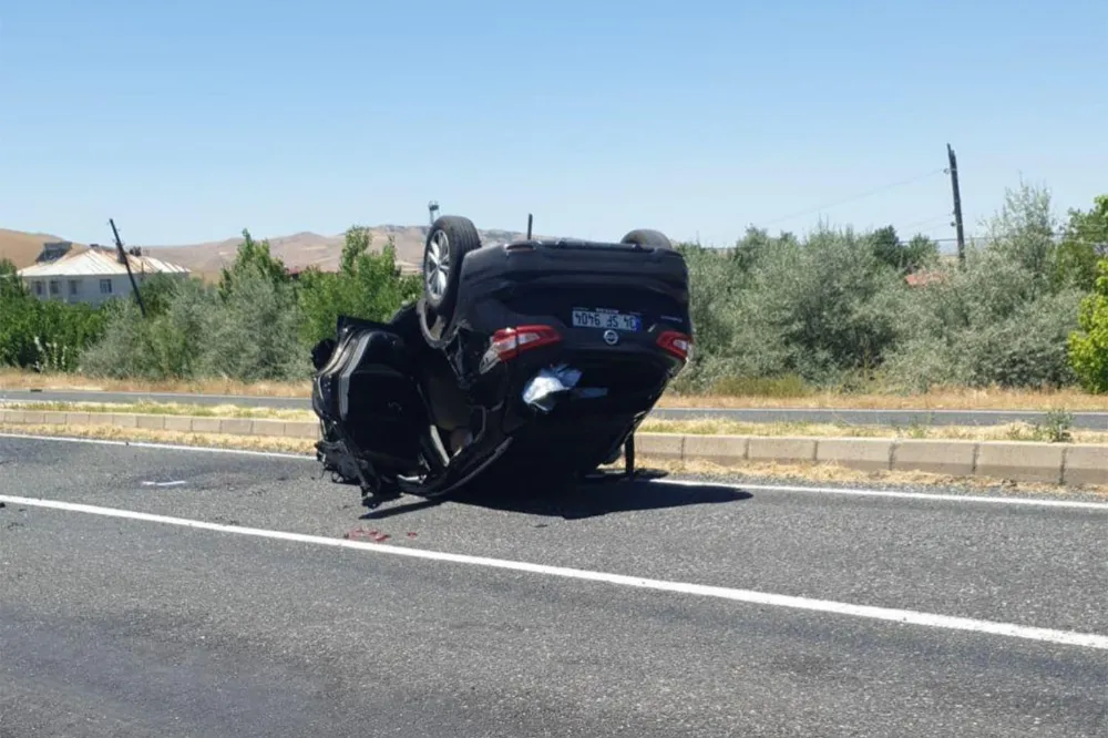 Elazığ’da Trafik Kazası: 3 Kişi Yaralandı