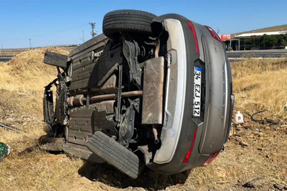 Şanlıurfa’da Otomobil Şarampole Devrildi: 1 Ölü, 1 Ağır Yaralı