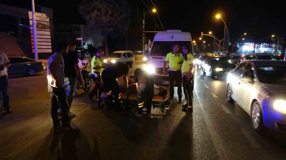 Malatya’da Motokurye Kazada Yaralandı