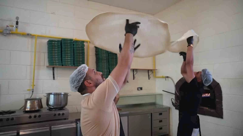 Gaziantepli katmer ustalarından İtalyanları kıskandıran şov
