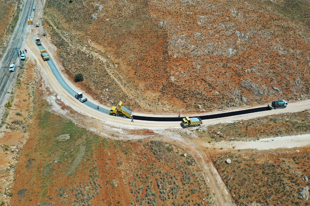 İlçelerdeki Asfalt Çalışmaları Tüm Hızıyla Sürüyor