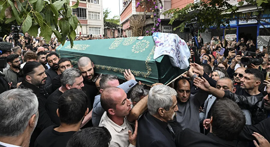 Şarkıcı Güllü Son Yolculuğuna Uğurlandı